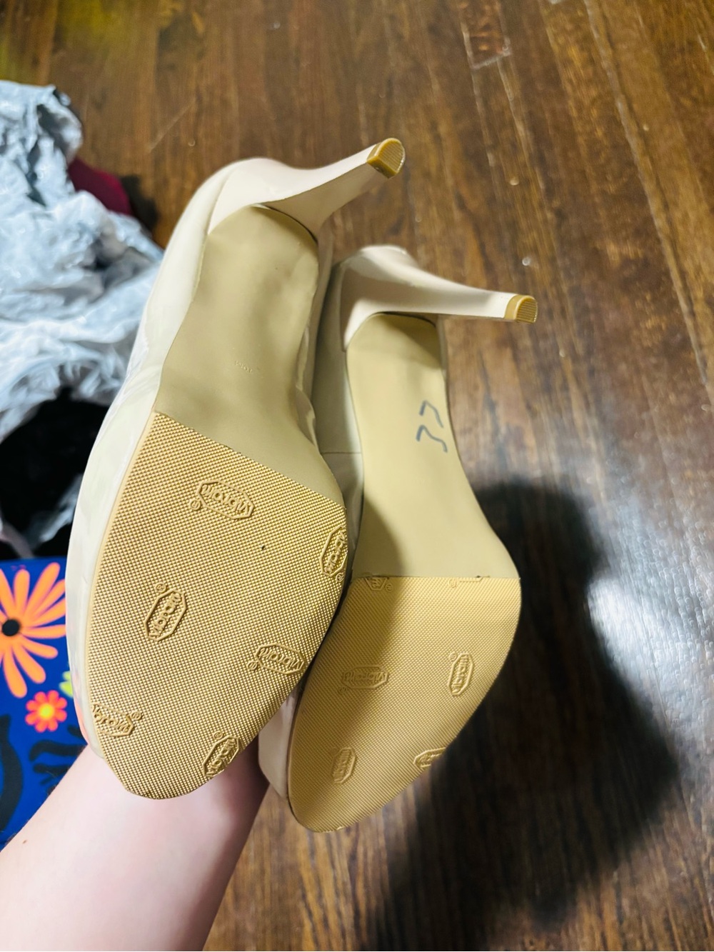 GUESS Women’s Nude Peep-Toe Patent High Heels, Size 10 - Picture 2 of 4
